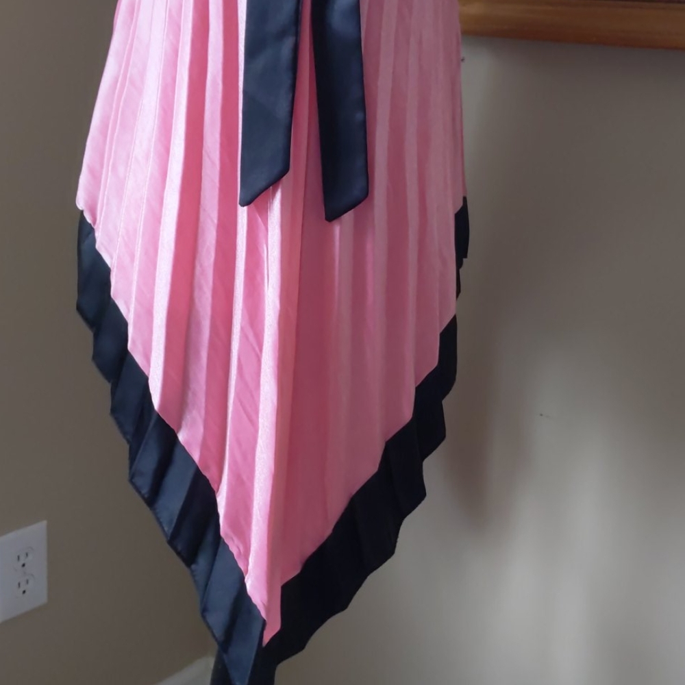 .Summer ClearanceUnique blushing pink tank( free w/ 54.00 purchase - Picture 2 of 8